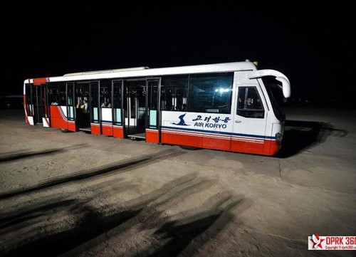 機(jī)場(chǎng)的擺渡車。