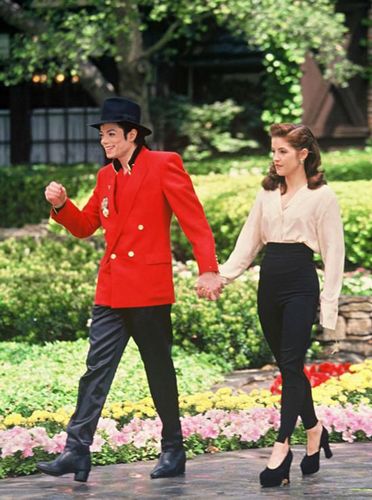 “夢幻莊園”是杰克遜與麗莎·瑪麗·普雷斯利（Lisa Marie Presley）結婚的地方，兩人1996年離婚。