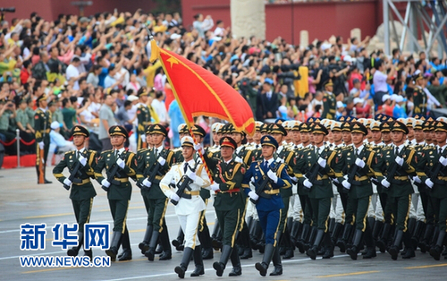 紀念中國人民抗日戰(zhàn)爭暨世界反法西斯戰(zhàn)爭勝利70周年大會專項演練順利舉行，這是參加演練的三軍儀仗隊（8月23日攝）。新華社記者 李剛 攝