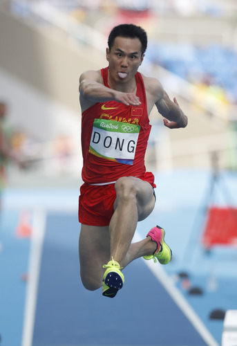 8月16日，在2016年里約奧運會田徑男子三級跳遠的比賽中，中國選手董斌獲得銅牌。新華社發