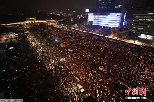 當地時間11月26日，韓國民眾舉行要求總統樸槿惠下臺的第五輪集會。