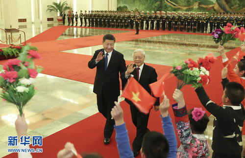 1月12日，中共中央總書記、國家主席習近平在北京人民大會堂同越共中央總書記阮富仲舉行會談。這是會談前，習近平在人民大會堂北大廳為阮富仲舉行歡迎儀式。新華社記者 龐興雷 攝