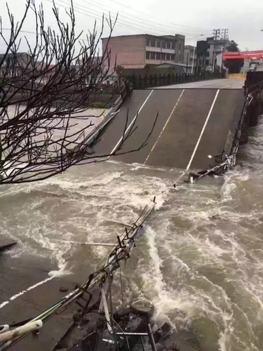 錢塘江流域暴發(fā)建國后第二大洪水 百年古橋被沖毀