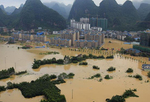 洪水圍城 湖南廣西多地遭強(qiáng)降雨襲擊