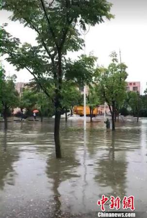 資料圖：一場大雨，南京部分城區(qū)又見“碧波蕩漾”。城管供圖