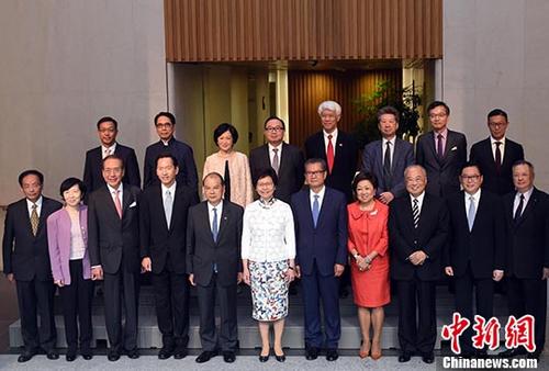 香港特區新一屆行政會議首度開會特首：交接順利