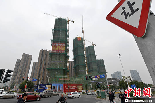 1月10日，福州一處商品房在建中。 <a target='_blank' href='http://www.chinanews.com/'>中新社</a>記者 呂明 攝