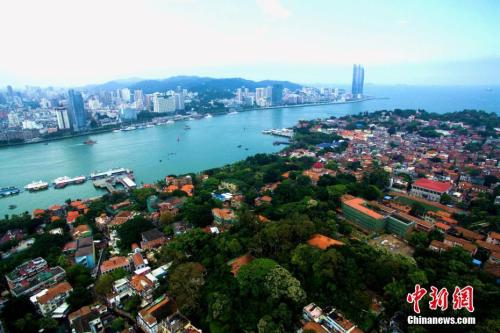 資料圖：廈門，別稱鷺島，福建省省轄市，東南沿海重要的港口及風景旅游城市。廈門還是中國最早設立的經濟特區之一。王東明 攝