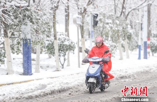 中央氣象臺繼續(xù)發(fā)布暴雪橙色預警：安徽江蘇局地大暴雪