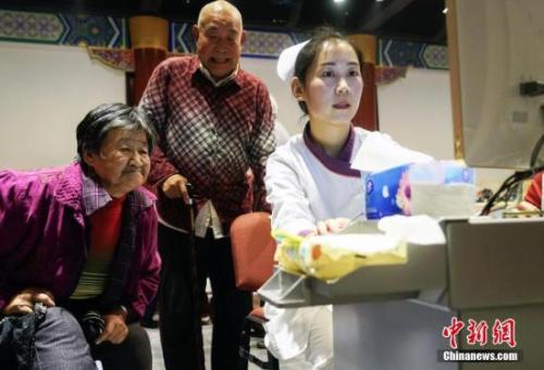 資料圖：重陽節期間，北京發起“關注老年人營養均衡 快樂健康養老”的公益活動。 <a target='_blank' href='http://www.chinanews.com/'>中新社</a>發 謝云松 攝