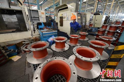 資料圖：機械加工廠工人正在生產。 <a target='_blank' href='http://www.chinanews.com/'>中新社</a>記者 王東明 攝