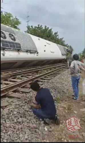 武漢地鐵7號(hào)線列車疑測(cè)試時(shí)翻車 車輛尚未交付