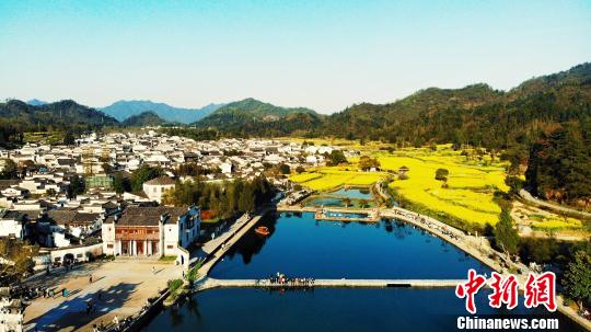 資料圖：春光沐浴下的傳統(tǒng)村落——安徽省黃山市西遞古村落。　黟宣 攝