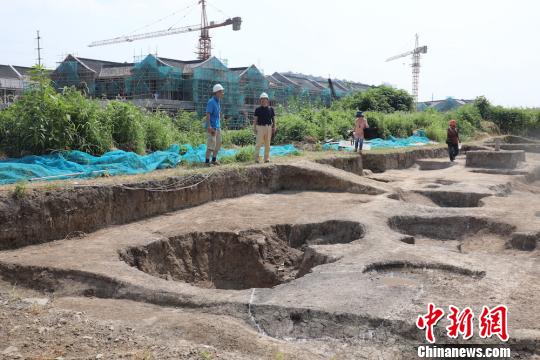 圖為梅里遺址現場。　管亦鳴 攝