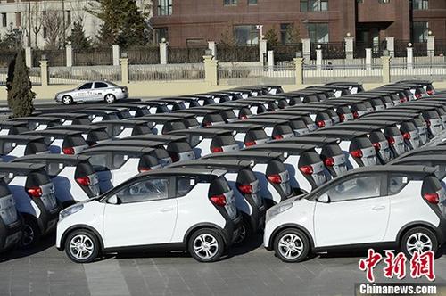 資料圖：集中停放的電動汽車。
<a target='_blank' href='http://www.chinanews.com/'>中新社</a>記者 劉文華 攝