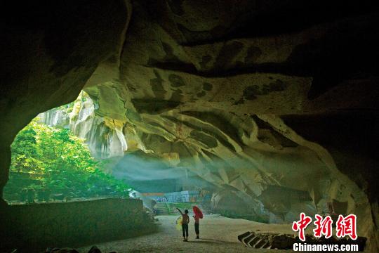 西樵山采石場出產的霏細巖是珠三角先民制作細石器的主要原料。通訊員 供圖