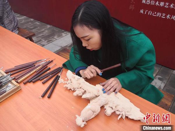 60余位工藝美術大師千余件作品展示“工匠精神”